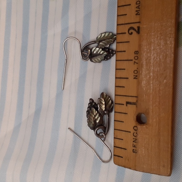 Sterling Silver Grapes Leaves Pierced Earrings Small Size - Picture 4 of 4